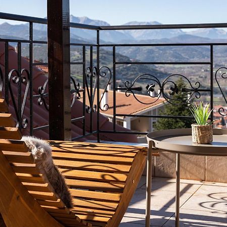 Gm Luxury Suites Kalavryta Værelse billede