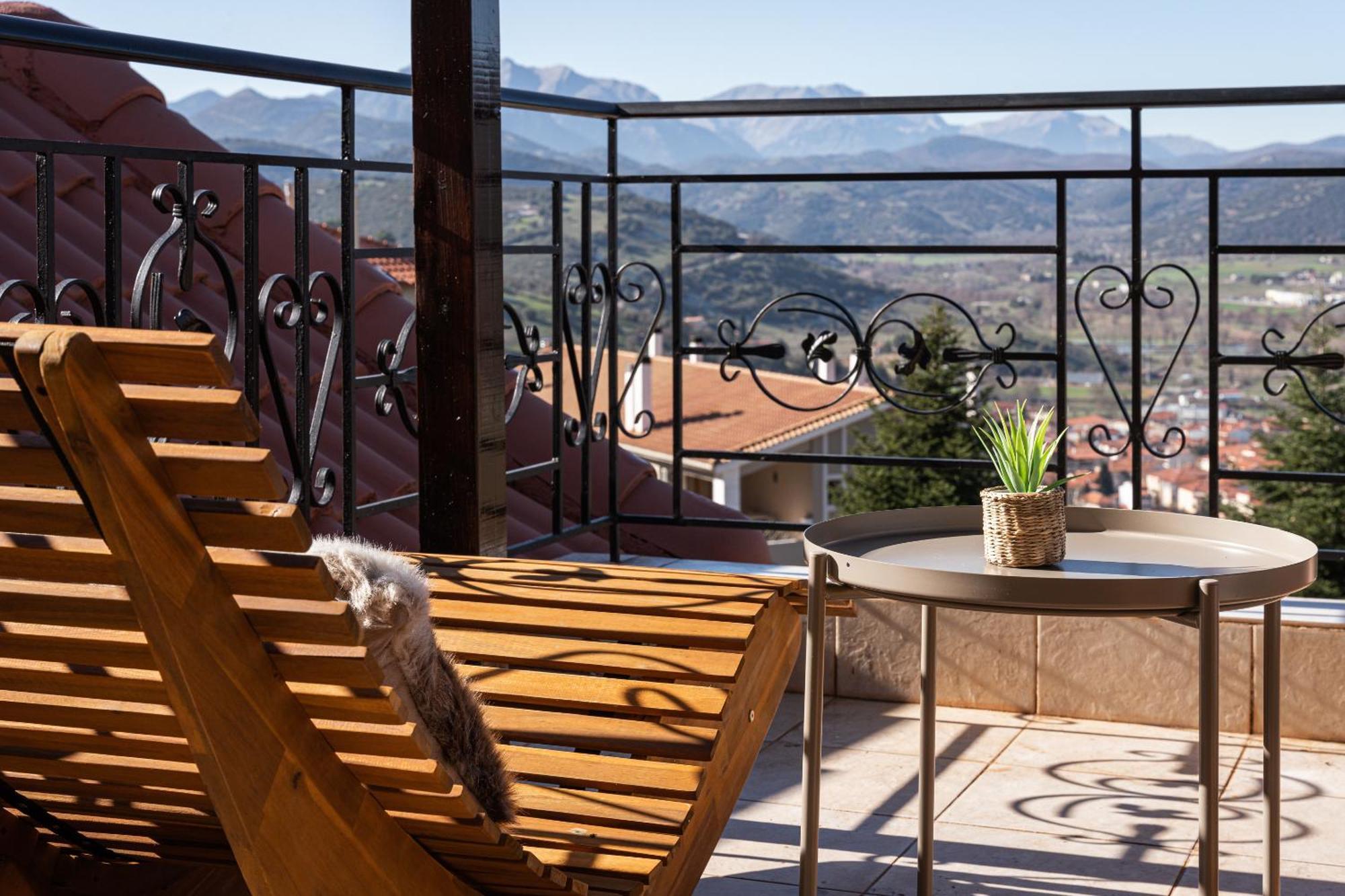 Gm Luxury Suites Kalavryta Værelse billede